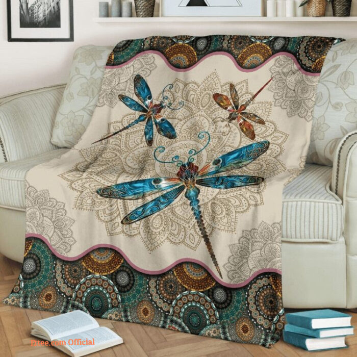 Dragonfly Quilt Blanket. Lightweight And Smooth Comfort. Foldable And Compact - Super King - Ettee