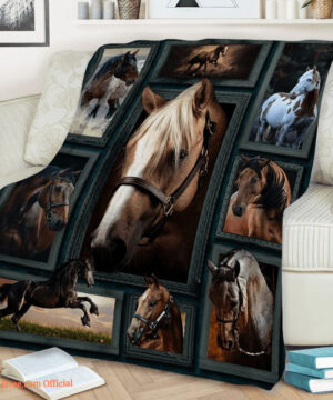 Horse Meadow Beauty Quilt Blanket. Lightweight And Smooth Comfort - Super King - Ettee