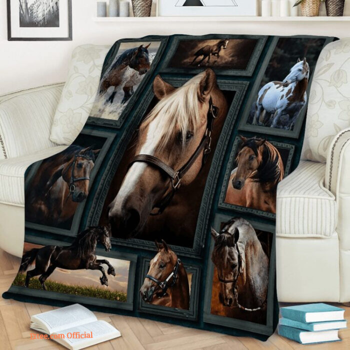 Horse Meadow Beauty Quilt Blanket. Lightweight And Smooth Comfort - Super King - Ettee
