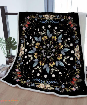 Sherpa Blanket with Moon Phase and Butterfly Wreath Design - Starry Sky Gift for Mother, Grandma, Grandpa - Super King - Ettee