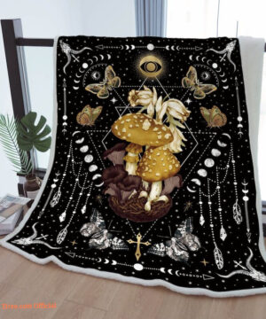 Sherpa Moon Phase Throw Blanket - Boho Butterfly Design - Perfect Gift for Mother, Grandma, or Grandpa - Super King - Ettee