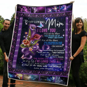 To My Mom Flower Butterfly You Are The World Gift From Daughter Quilt Blanket - Super King - Ettee