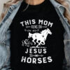 This Mom Runs On Jesus And Horses - Ettee - Horses